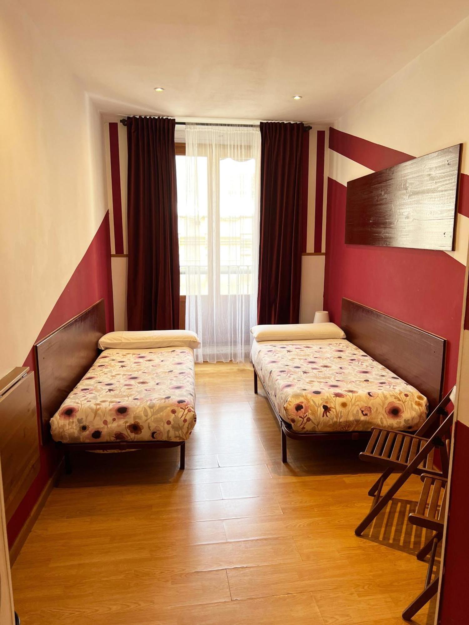 Hostal Abaaly Madrid Eksteriør billede